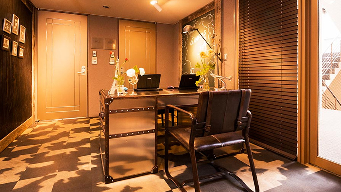 海外から直輸入したソファ