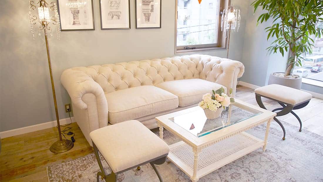 海外から直輸入したソファ