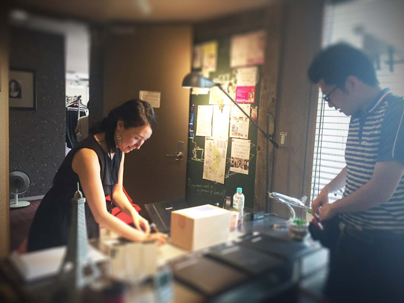 宅配を受け取るために家に帰るのですか？会員制レンタルサロンのグラマラスエイチにおまかせください。レセプショニストが会員様にかわって大切なお荷物をお受け取りいたします！