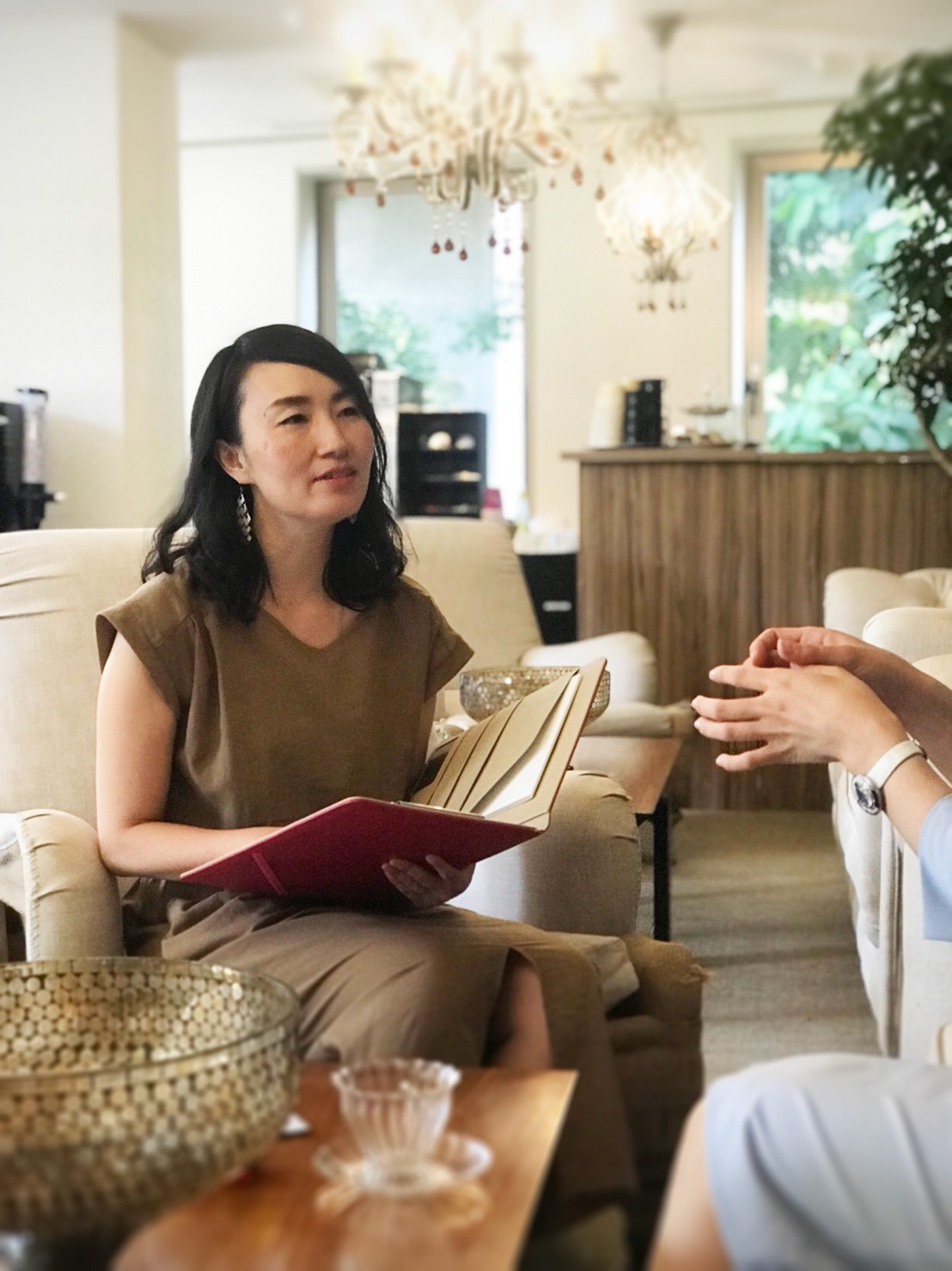 完全無添加の美と健康に特化したお茶、ティーブランド「ROYAL LEAF TEA」の森田様。訪問いただいたお客さまやお取引さまから必ず「素敵なところですね。」と言っていただけるとのこと。