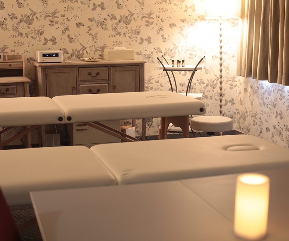 電動ベッド、ホットキャビネット、ドリンク、文房具、etc。これ全部、会費に含まれています。会員制レンタルサロン　グラマラスエイチだからこそご提供可能な充実のサービスです。