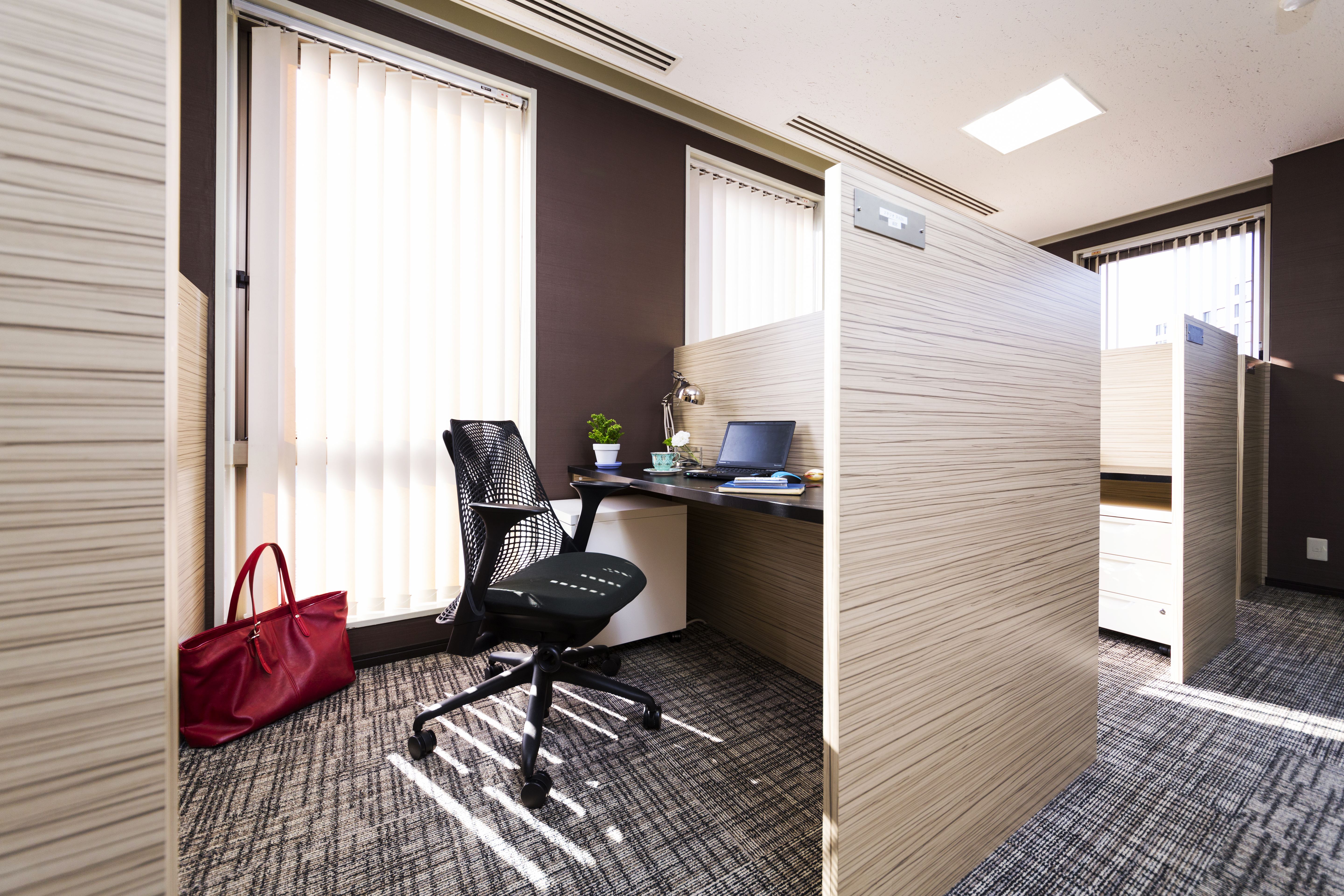 レンタルサロンのデメリットも積極的に解消！ご自身だけのプライベートスペースでこだわりの施術道具や機械を保管できますよ！