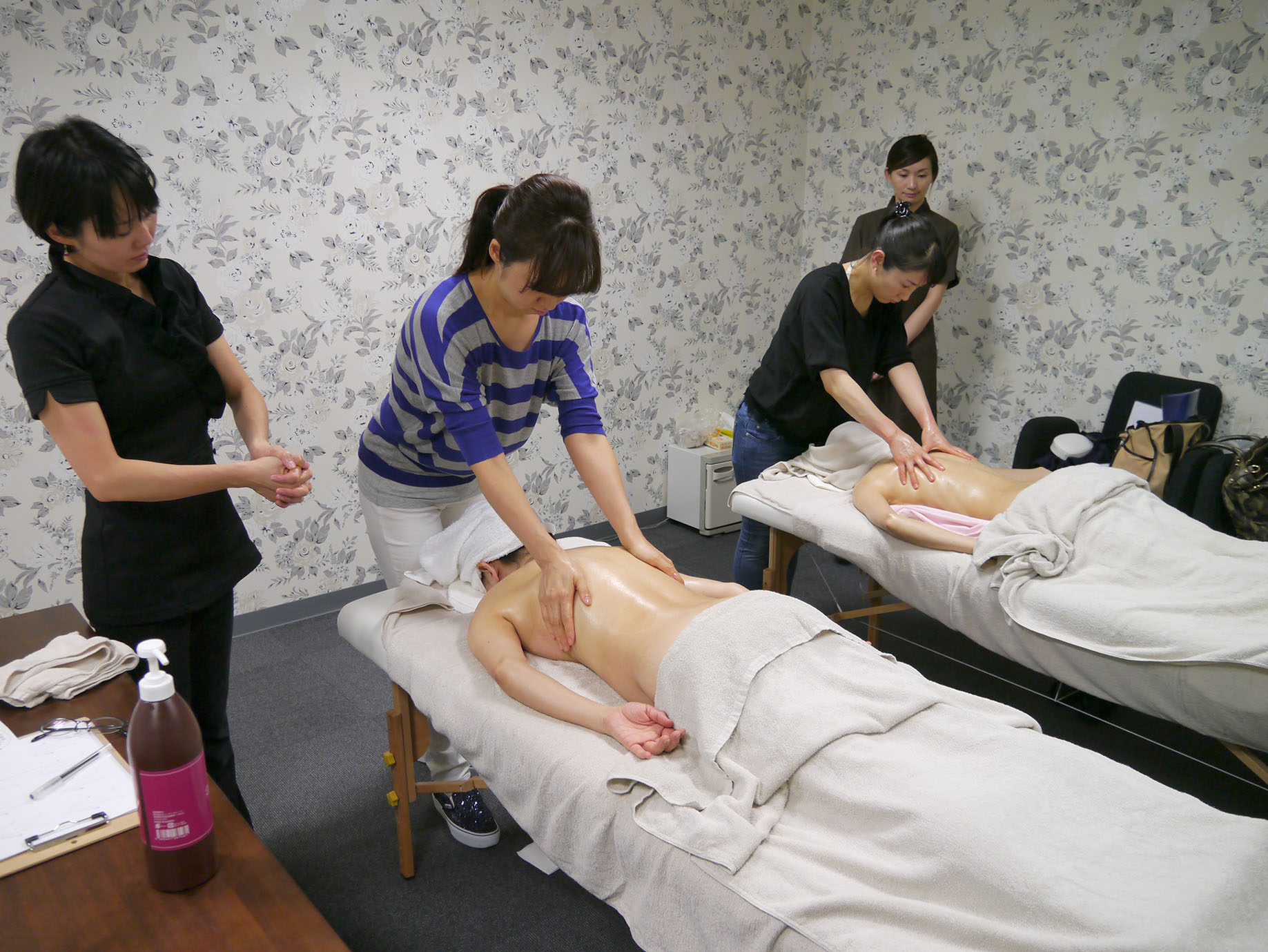 セミナー開催で、ビジネスの拡大にトライしませんか。セミナールーム、サロンルームを併設するグラマラスエイチ麻布広尾がバックアップいたします。