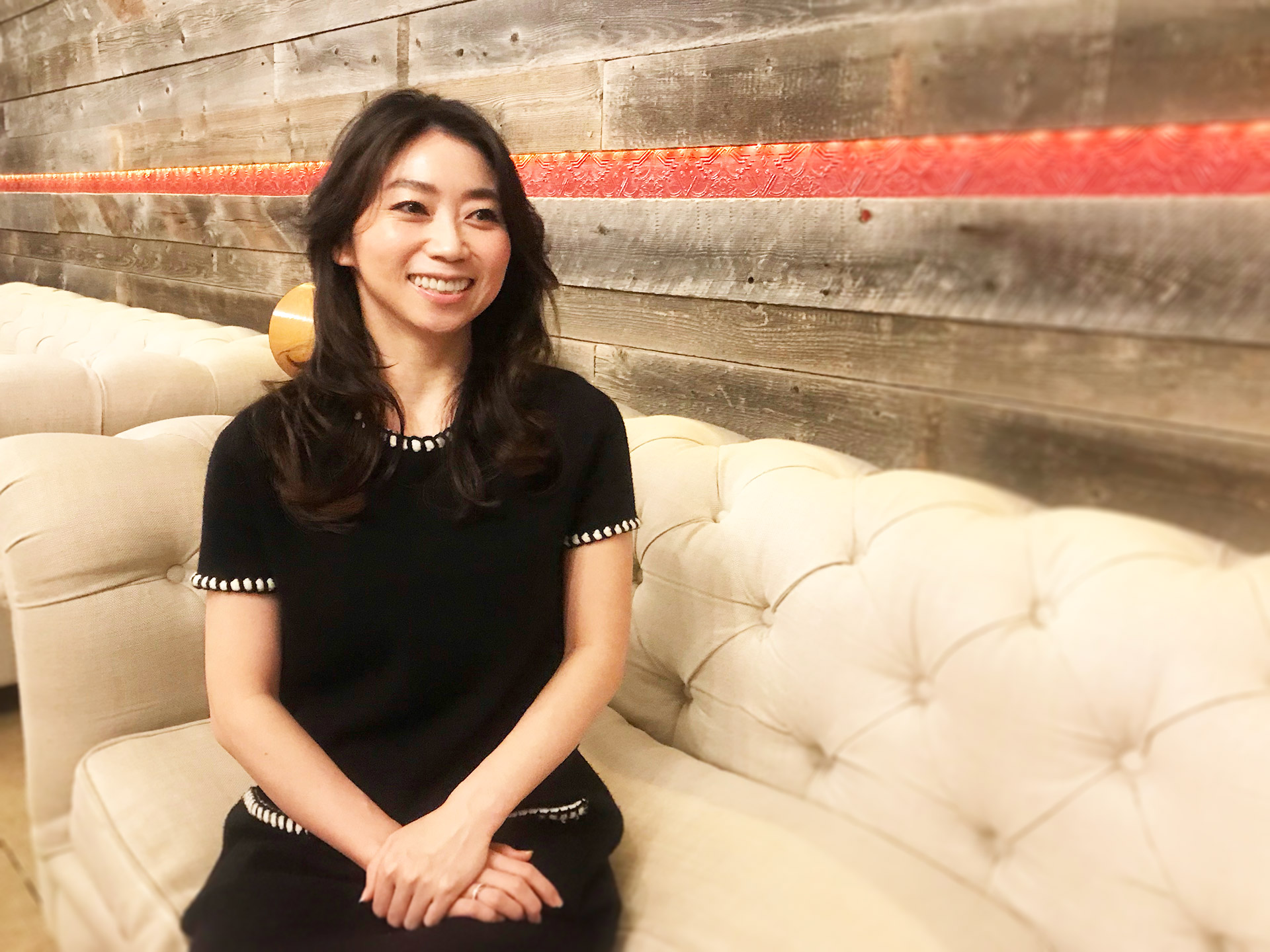 化粧品販売をメインにさまざまなトリートメントもされている佐藤様。契約した後もいつも気にかけてくださっている「温かみ」が感じ取れて嬉しいとのこと。