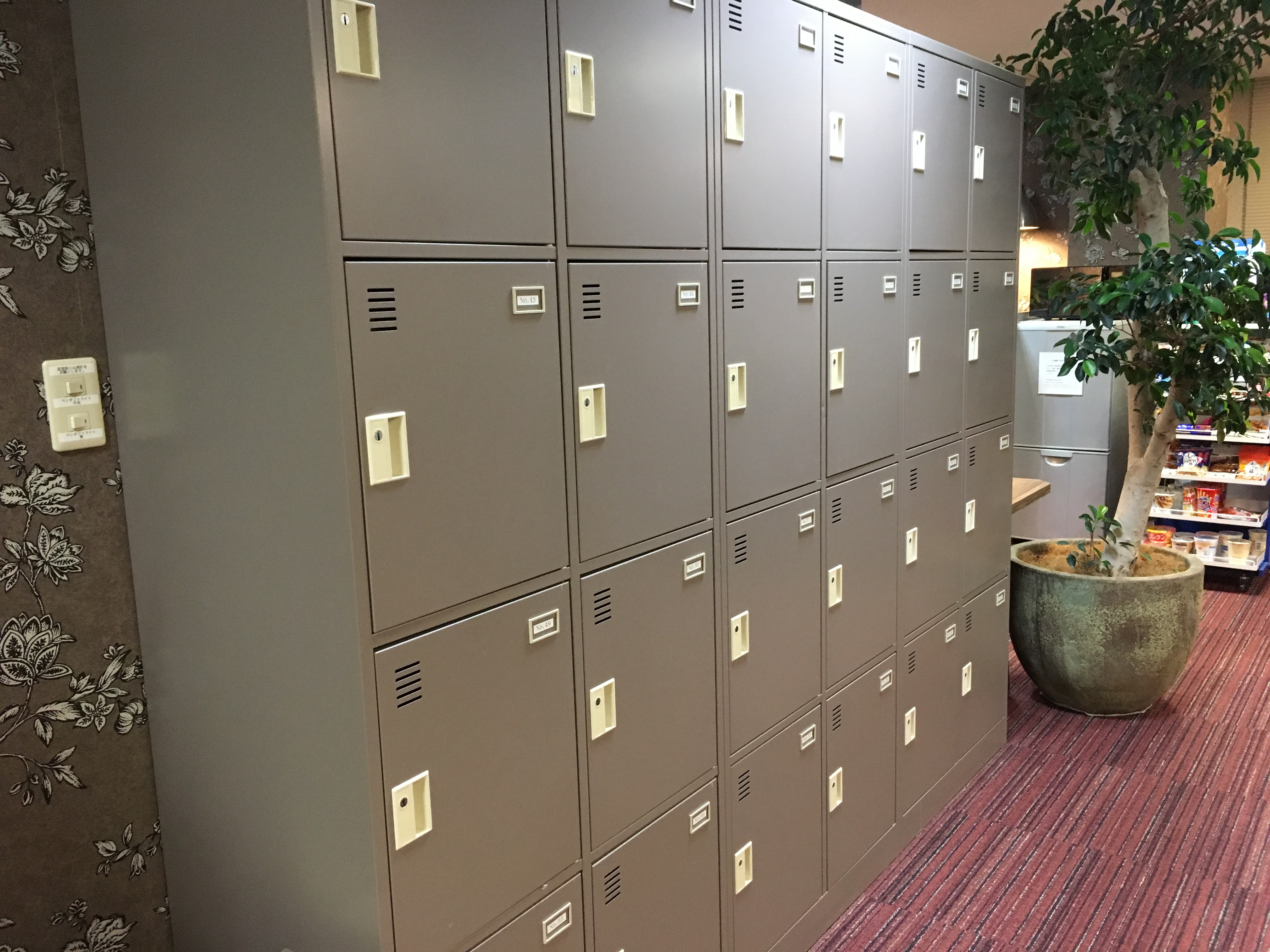 施術道具や卓上スチーマーも保管可能！自分専用ロッカーで身軽なレンタルサロンライフはいかがですか？