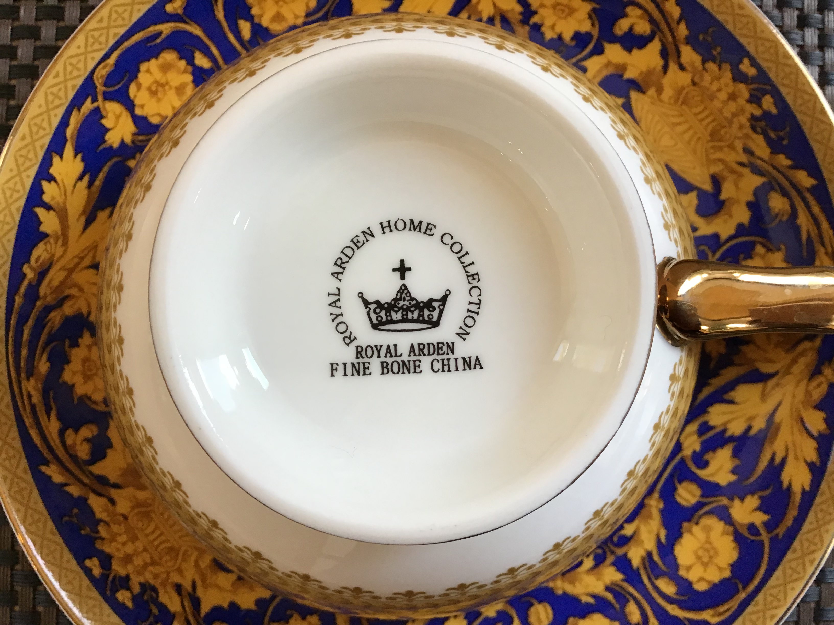 ドリンクカウンターに新しい食器をご用意しました！