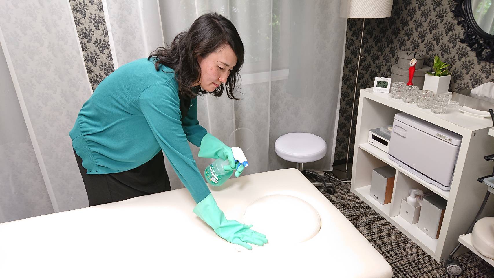 レンタルサロン　グラマラスエイチ麻布広尾のスタッフの毎朝は、施設の掃除や備品の補充から始まります。