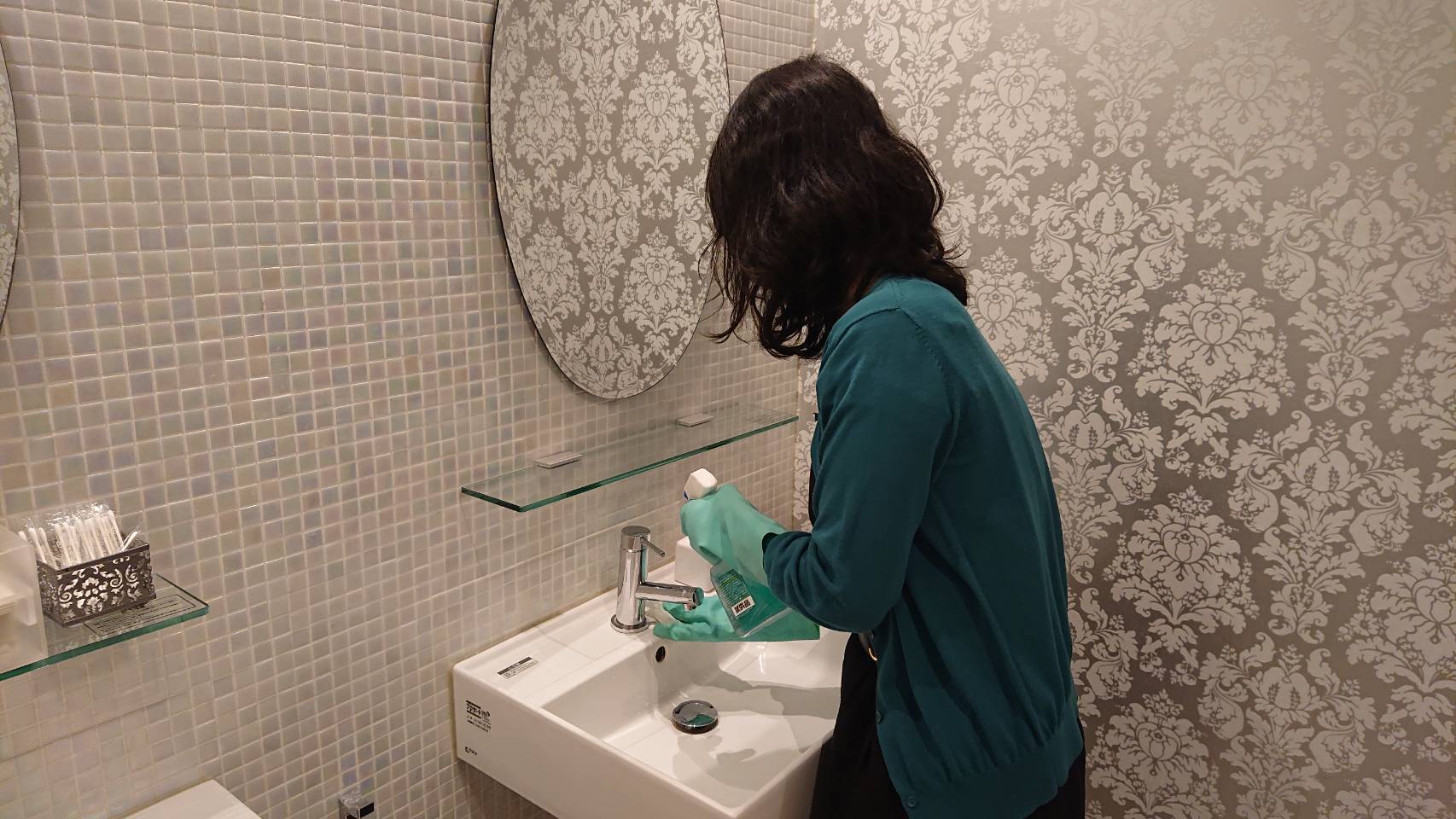 レンタルサロン　グラマラスエイチ麻布広尾のスタッフの毎朝は、施設の掃除や備品の補充から始まります。