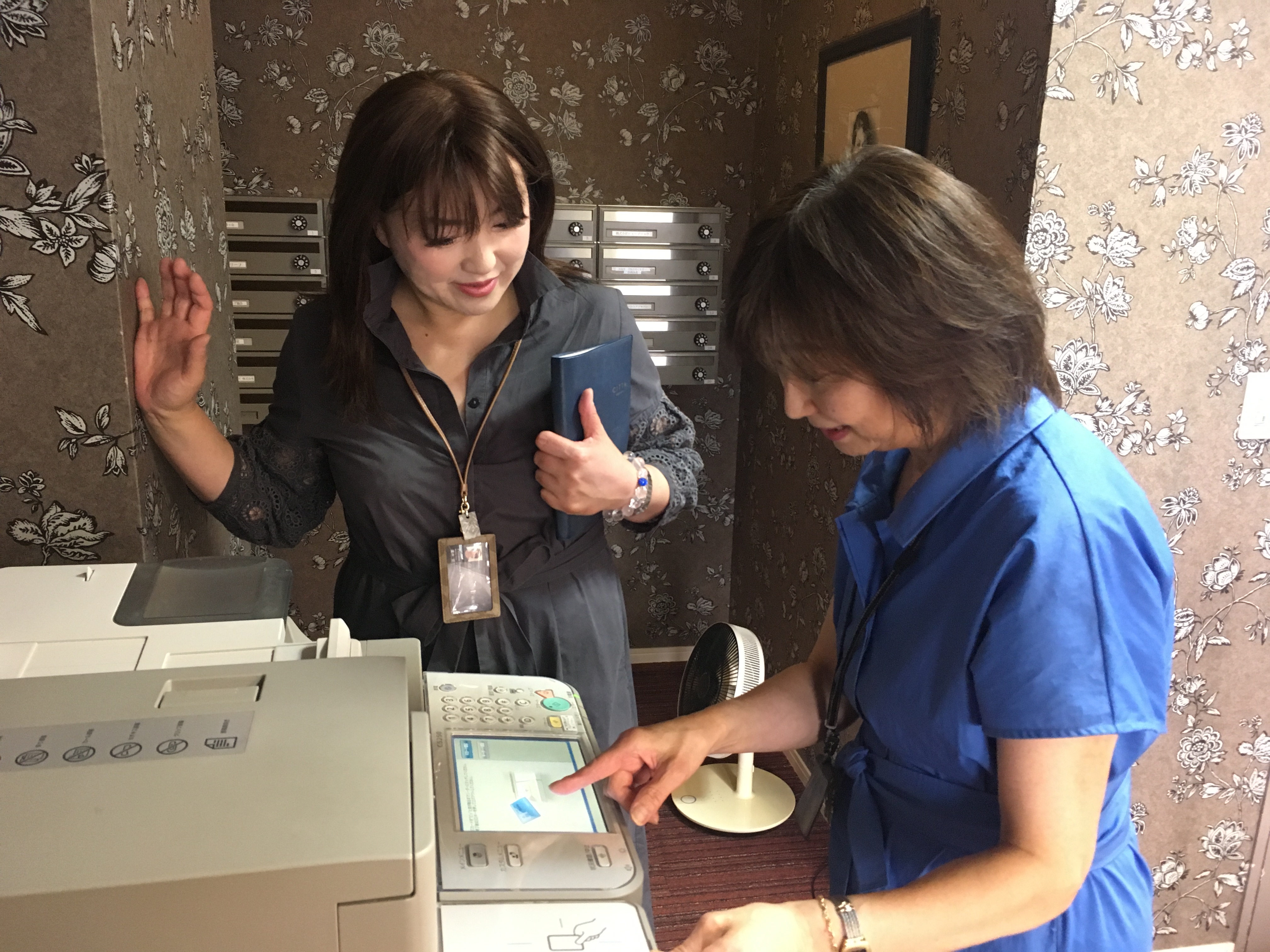 レンタルサロン　グラマラスエイチのレセプショニストは会員様のお問い合わせ窓口としても活躍しております。