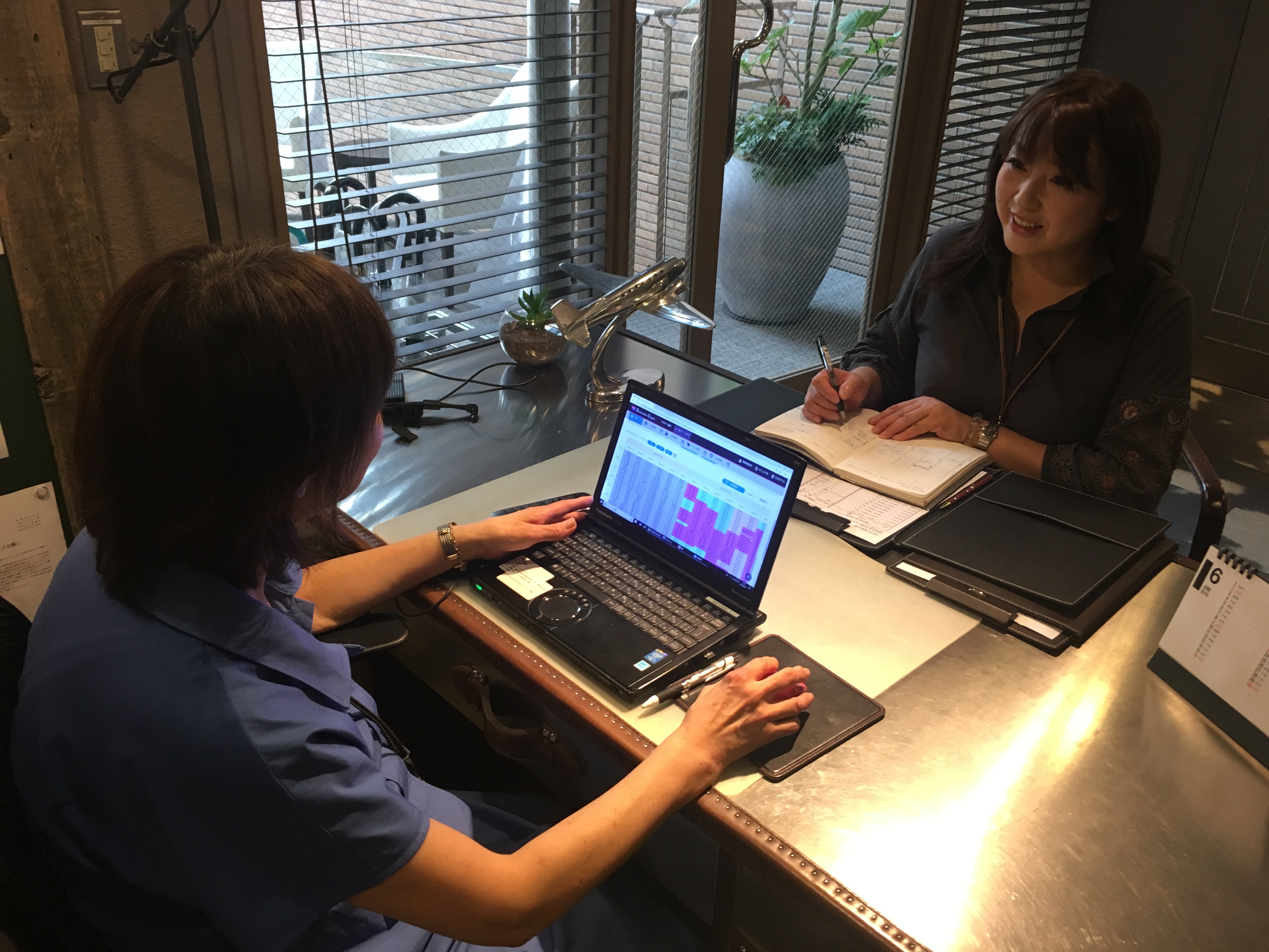 レンタルサロン　グラマラスエイチのレセプショニストは会員様のお問い合わせ窓口としても活躍しております。