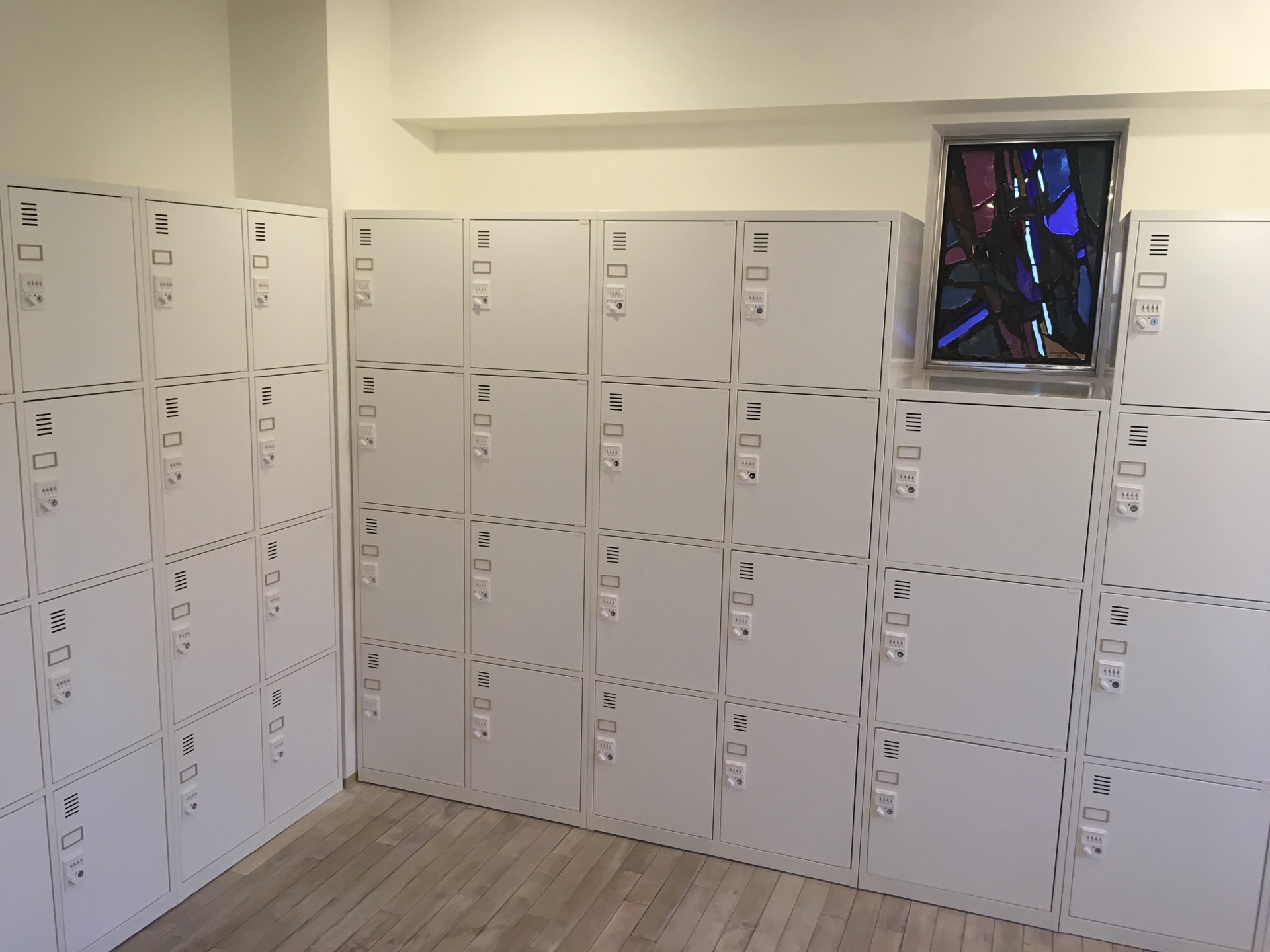 グラマラスエイチ横浜西口のサロンルーム予約時間前の準備スペースをご紹介します！