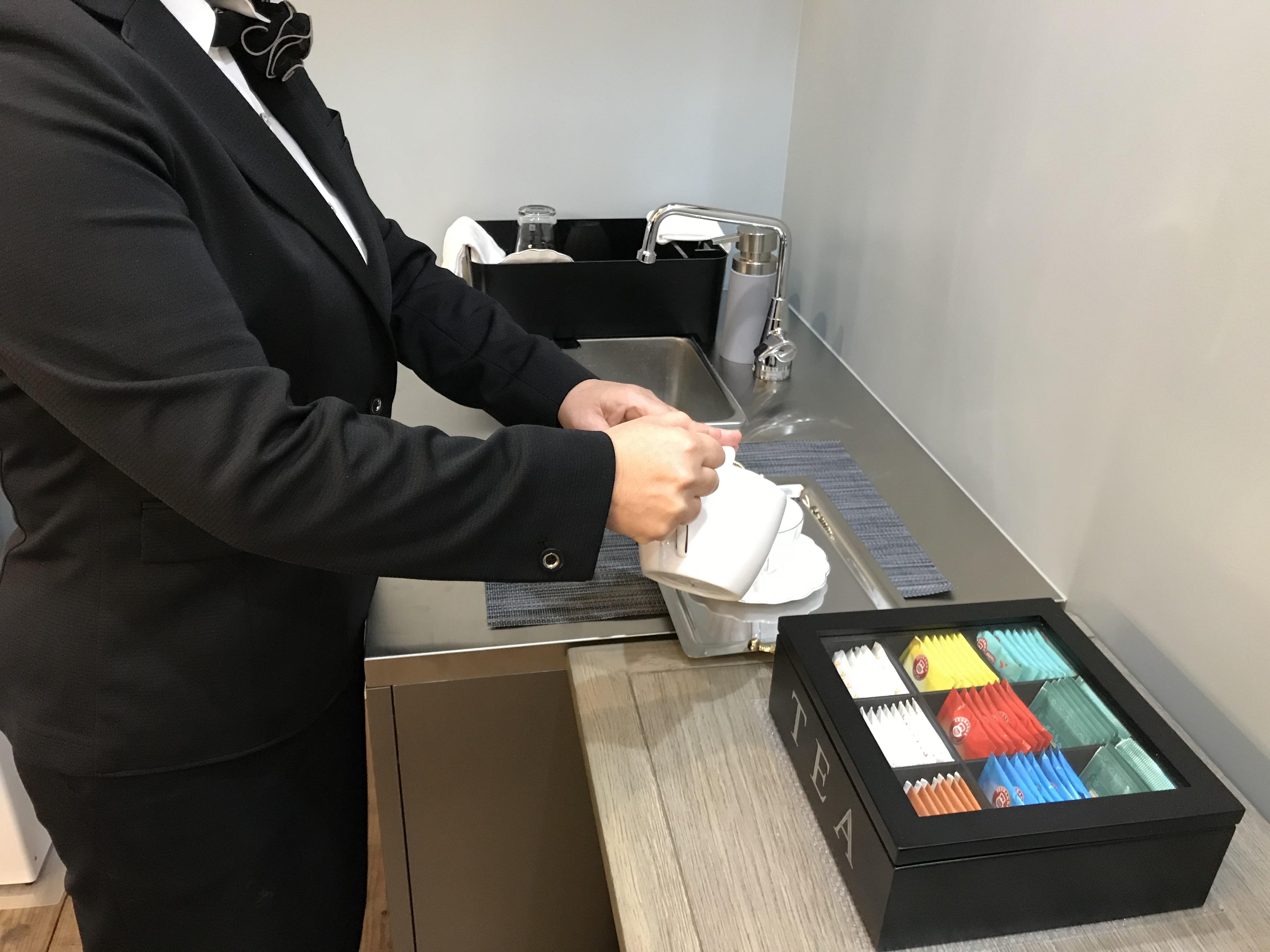 グラマラスエイチ横浜西口のレセプショニストを紹介します