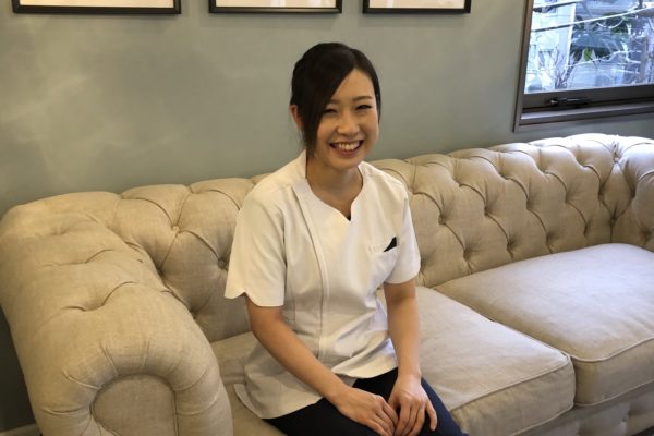 お昼はOL、夜は整体師。老若男女から支持を受けているE.T様