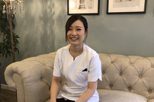 お昼はOL、夜は整体師。老若男女から支持を受けているE.T様