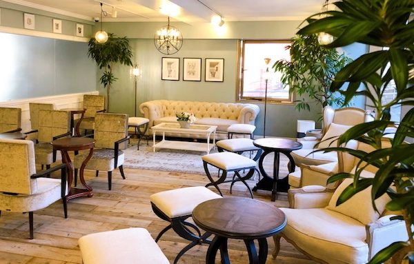 自然な付け心地で外れにくいオーダーメイドのネイルチップ専門店 プチシャンスのネイリストSaori様複数のレンタルサロンを経てお選びいただいたその理由とは？