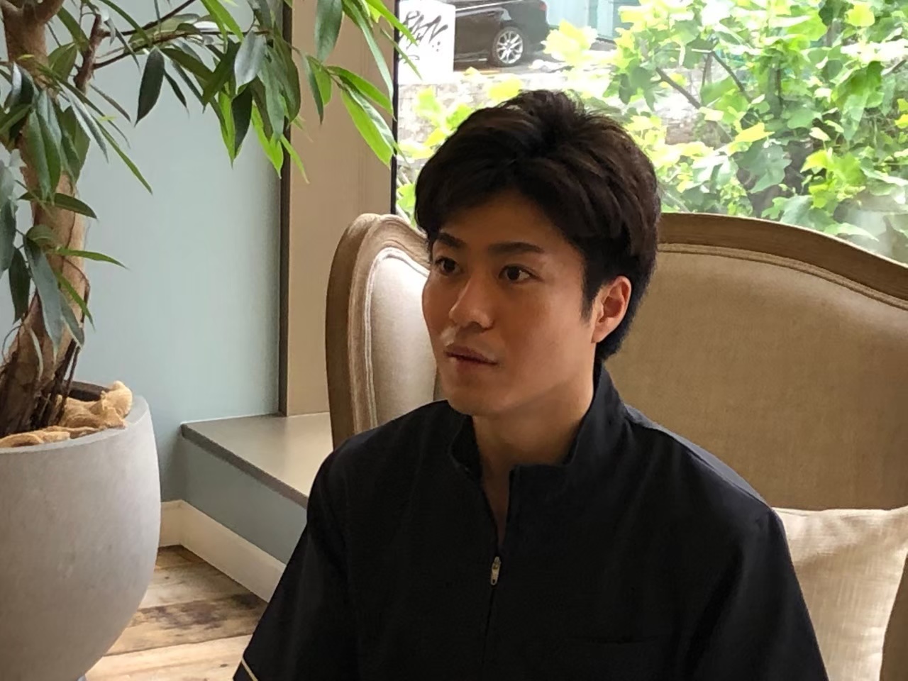 【膝の痛みに苦しむ方々に寄り添う膝痛専門の整体師。佐々木様】