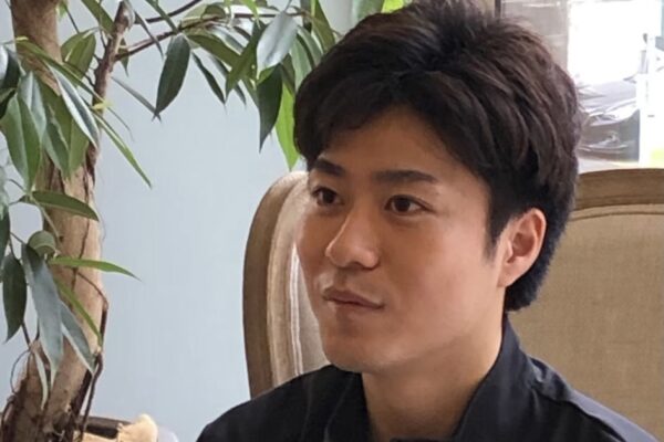 【膝の痛みに苦しむ方々に寄り添う膝痛専門の整体師。佐々木様】